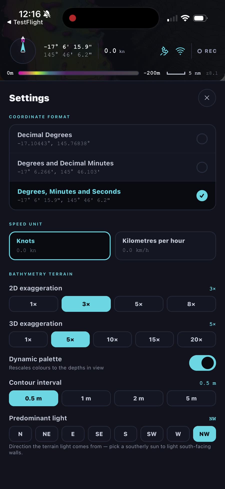 The Settings panel showing coordinate format, speed unit, exaggeration, dynamic palette, contour interval and predominant light options